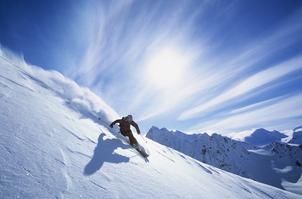 Ako si vybrať cestovné poistenie na lyžovačku? Porovnanie 4 poisťovní.
